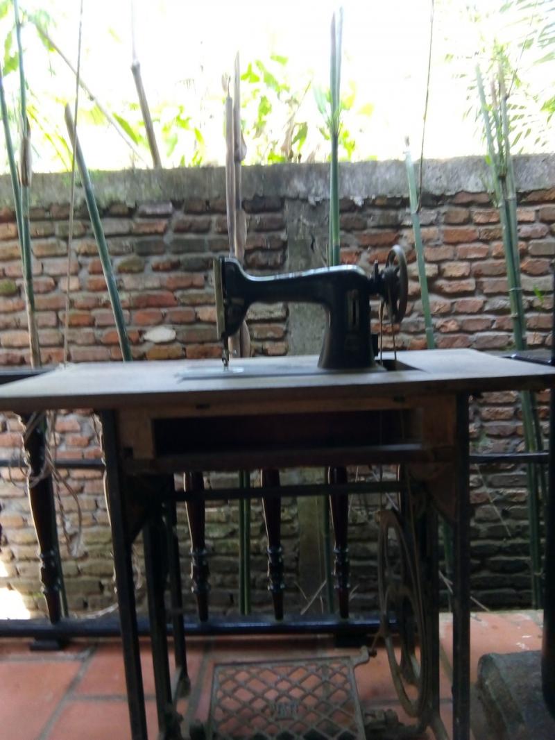 Máy may xưa